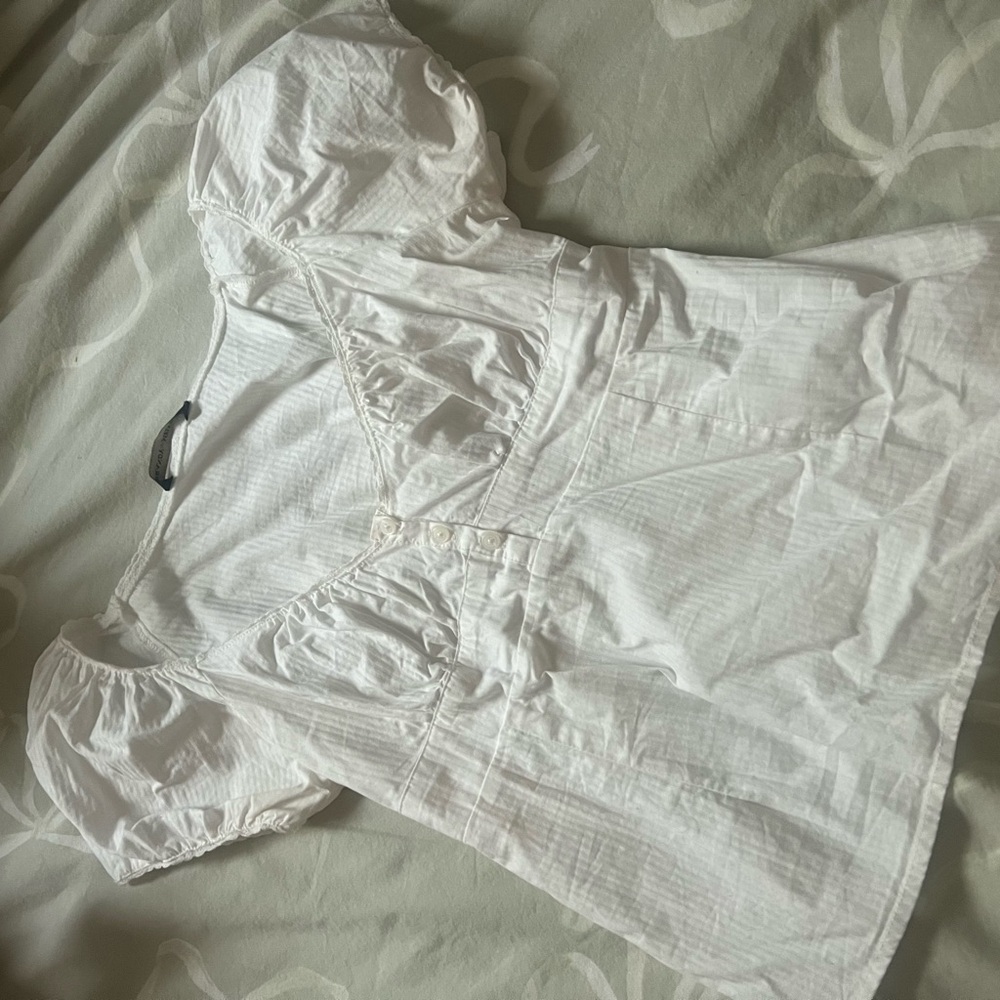 Brandy Melville puff sleeve top